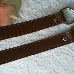 Manici ecopelle con anello marrone