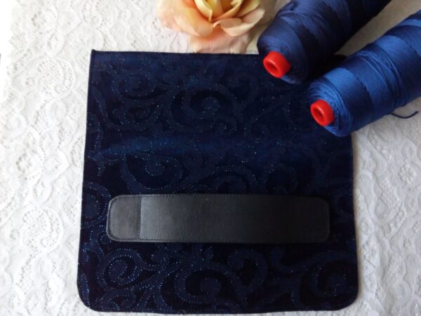 Audry - Velluto blu con strass