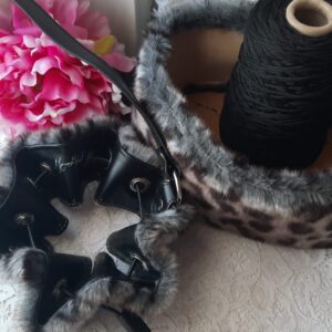 Winter love - imitazione castoro stampa leopardo grigio + ecopelle