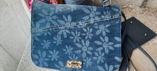 Barcellona, il kit - denim fiore mango
